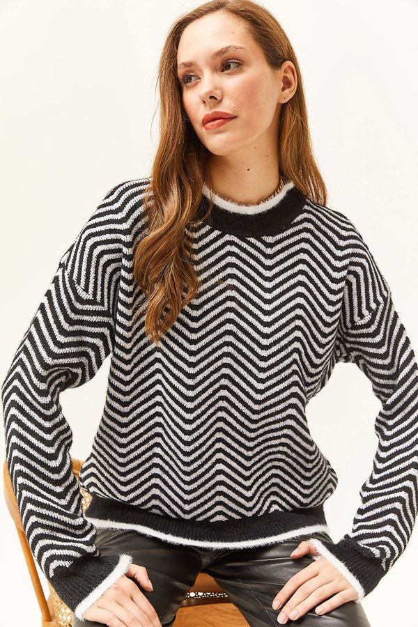 Olalook Olalook Women's Black Bias Soft Textured Bearded Knitwear Sweater