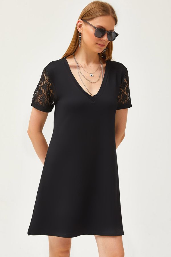 Olalook Olalook Women's Black V-Neck Lace Detailed Soft Textured Mini Dress