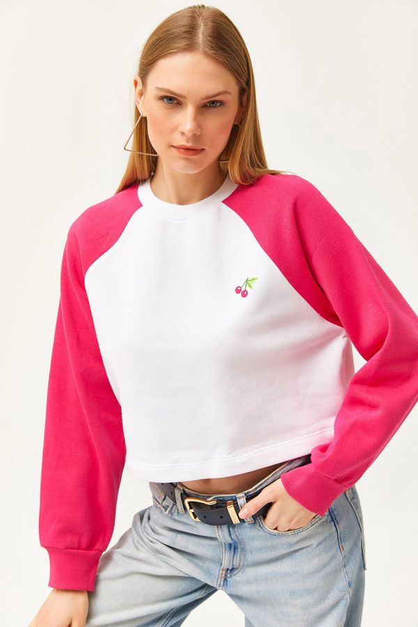 Olalook Olalook Women's Ecru Raglan Sleeve Cherry Embroidered Crop Sweatshirt