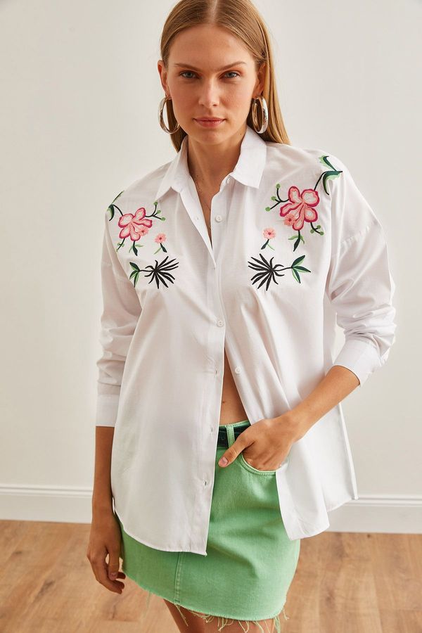 Olalook Olalook Women's Lily White Embroidery Detailed Oversize Woven Shirt