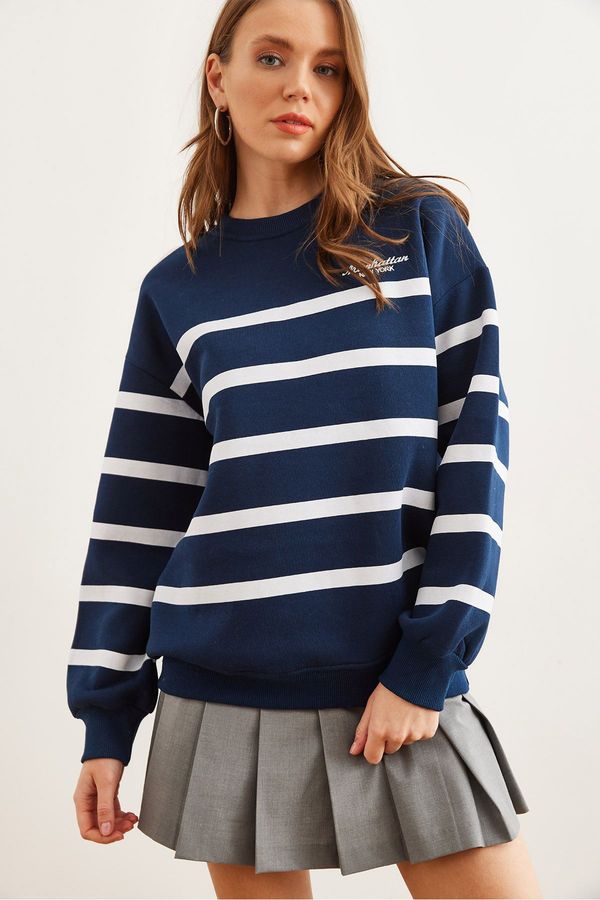 Olalook Olalook Women's Navy Blue White Striped Raised Oversize Sweatshirt