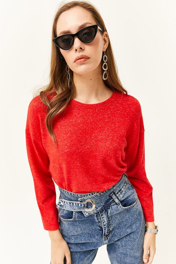 Olalook Olalook Women's Pomegranate Blossom Crew Neck Bat Soft Textured Blouse
