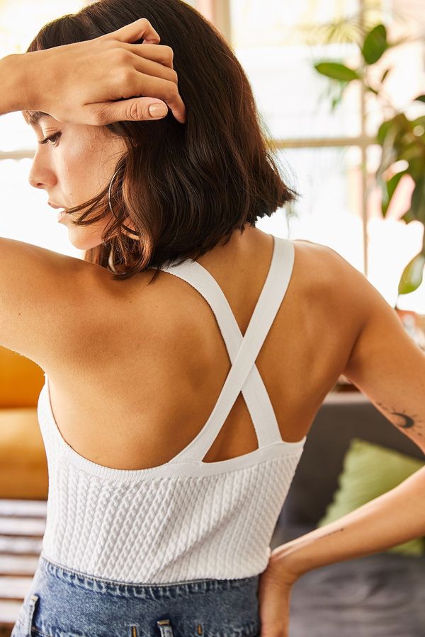 Olalook Olalook Women's White Back Diagonal Honeycomb Knit Sweater Sweater Blouse