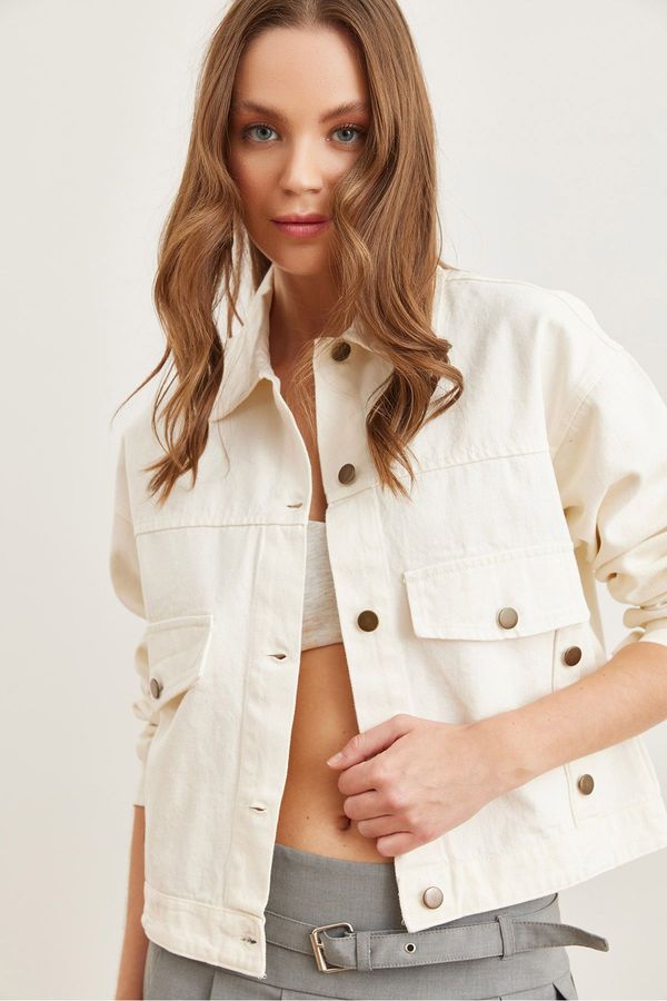 Olalook Olalook Women's White Pocket Button Detail Crop Cotton Jacket