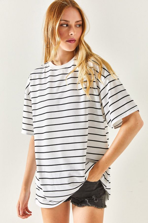 Olalook Olalook Women's White Striped 2 Thread Oversize Unisex T-Shirt