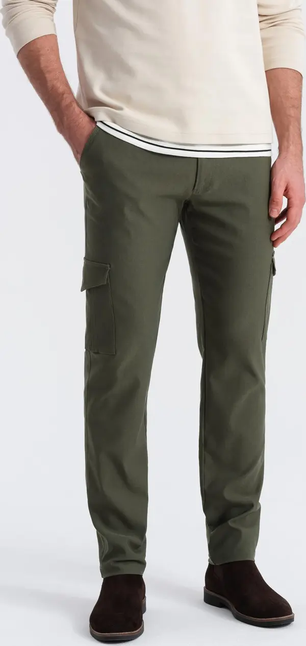 Ombre Ombre Spodnie męskie materiałowe REGULAR z kieszeniami cargo - ciemnooliwkowe