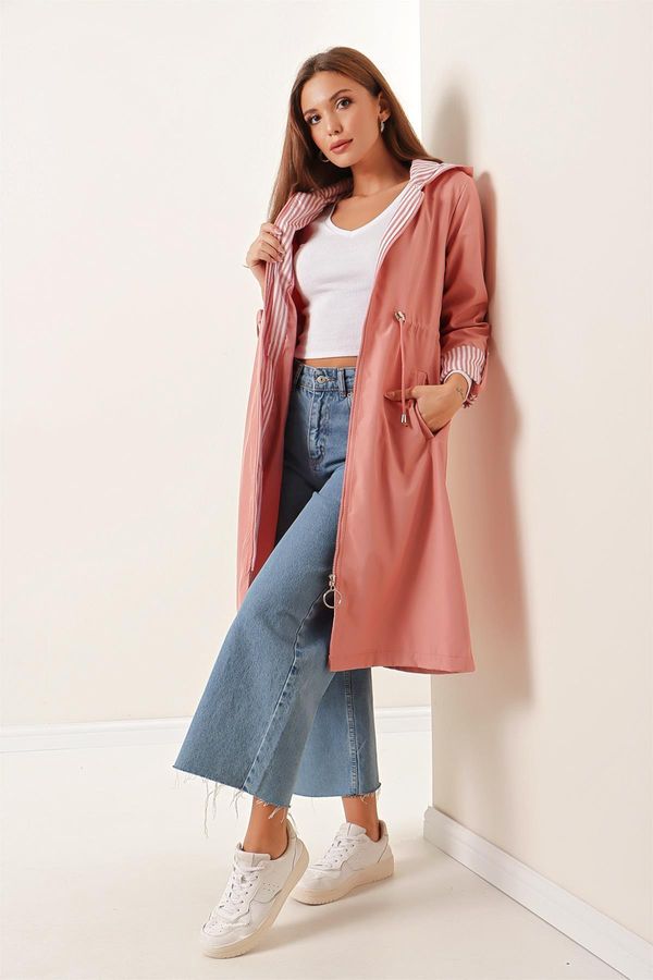 By Saygı От Saygı сгънати ръкави райе, талия плисирана подплатена, качулка тренчкот.