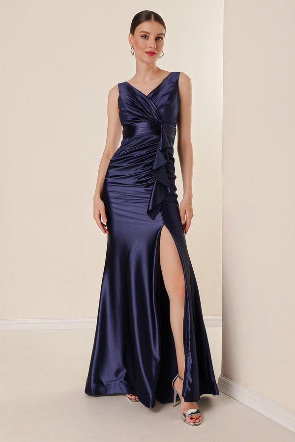 By Saygı От Saygı Широка интервал на тялото дълга сатенена рокля с волан отпред драпирани