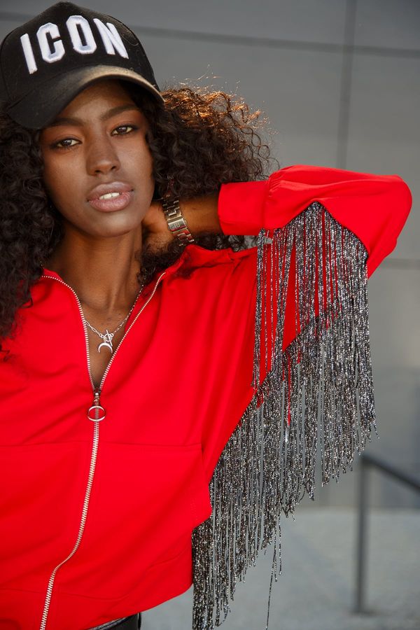 FASARDI Oversize women's red sweatshirt with fringe
