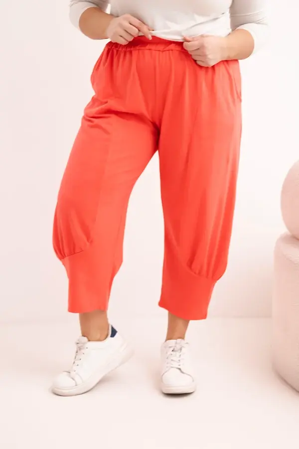 Kesi Włoski Панталон Kesi Plus Size с ниска талия, коралов цвят