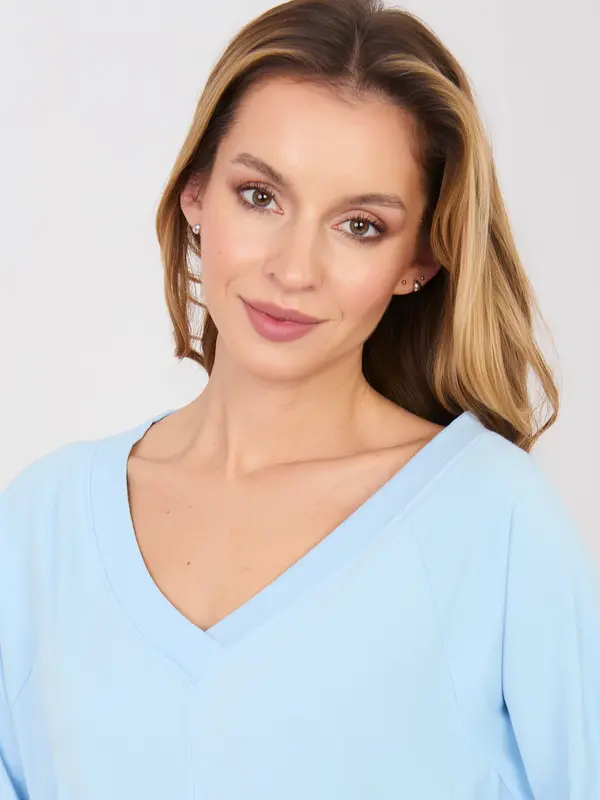 BASIC Feel Good Пастелно синя рокля от трико с V-образно деколте