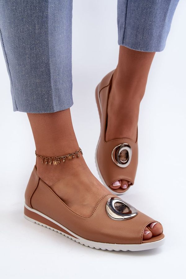 PE2 PE2 Дамски корт обувки с декорация от еко кожа Тъмно бежово Biolita