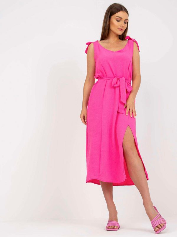 Fashionhunters Pink midi dress with slit RUE PARIS