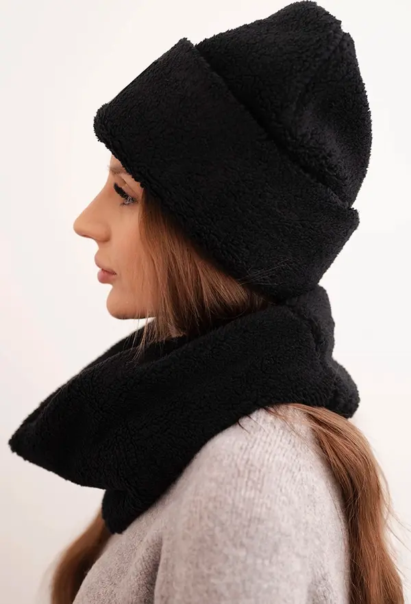 Polski Polski Women's fleece set hat and neck warmer with decorative patch black