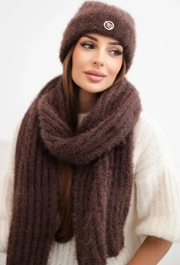 Polski Polski Women's set hat and long scarf made of soft yarn brown