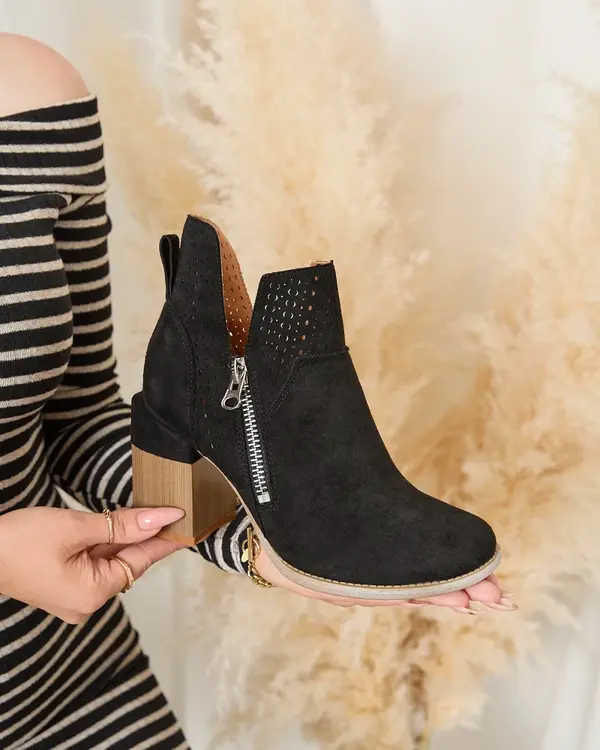 Resti Resti Black openwork stiletto boots Veviret