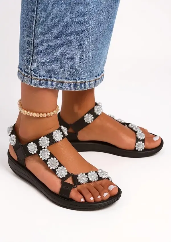 Resti Resti Perseida women's black platform sandals with pearls