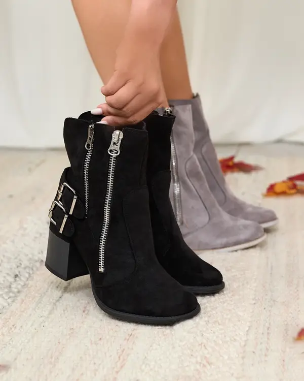 Resti Resti Women's black boots with Feirrgo decoration