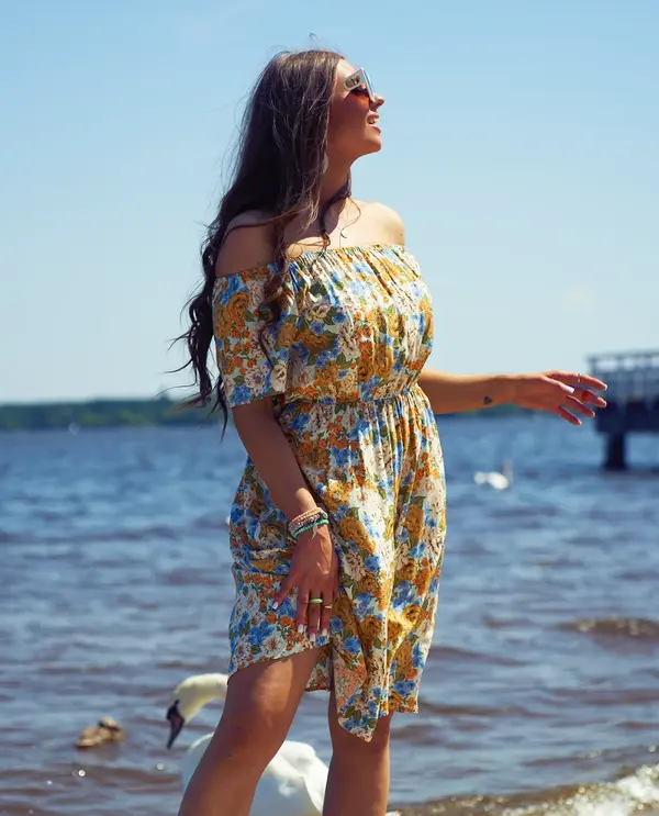 Resti Resti Women's floral mini dress a'la hiszpanka in beige