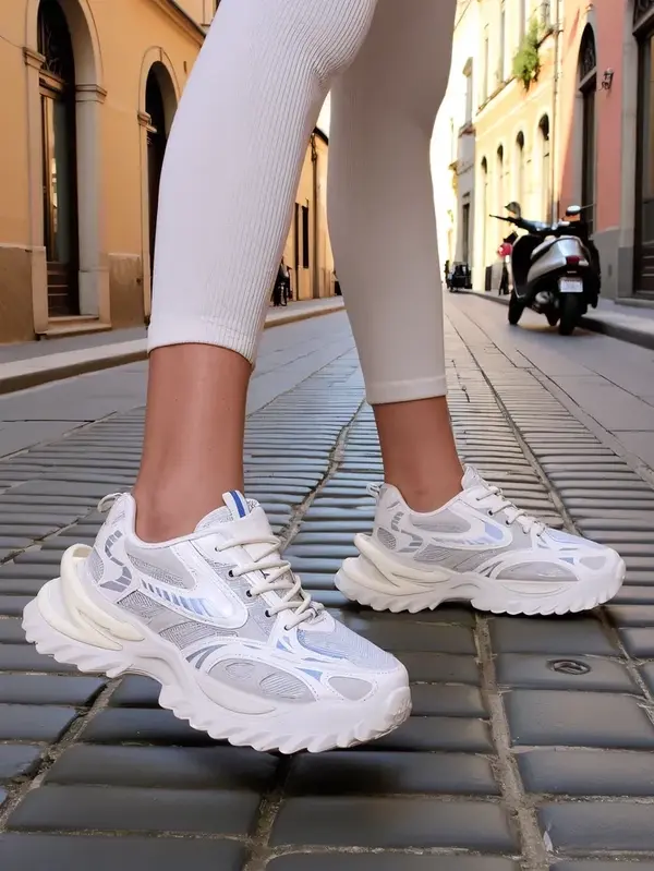 Resti Resti Women's lacquered sneakers Leysi