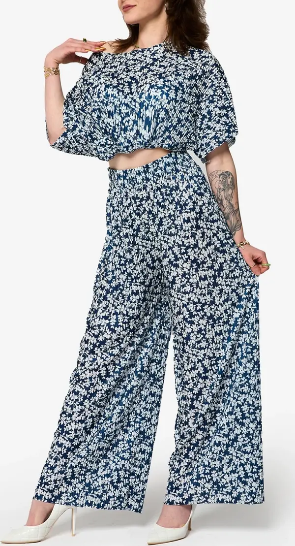 Resti Resti Women's navy blue pleated set with black flowers - Clothing