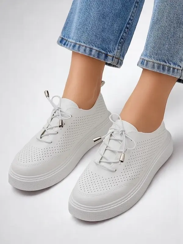 Resti Resti Women's perforated laced sports shoes Vaned