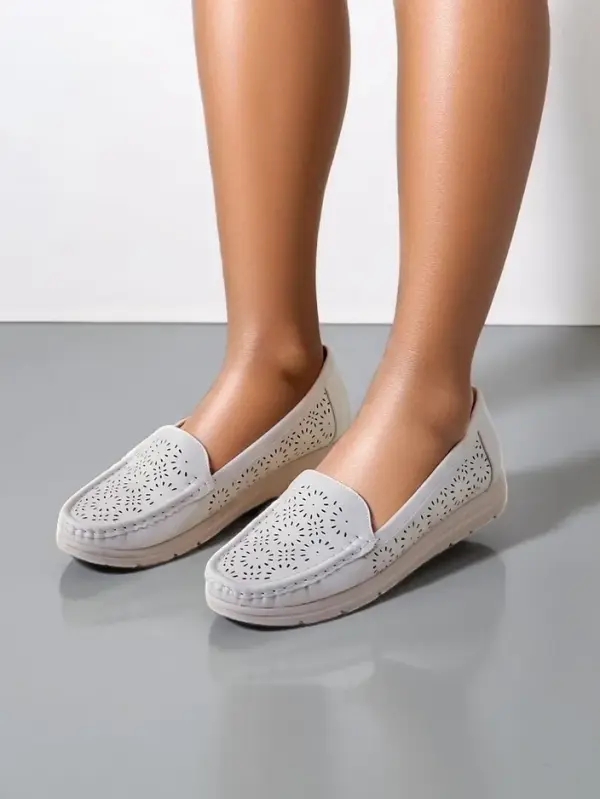 Resti Resti Women's perforated moccasins Besset