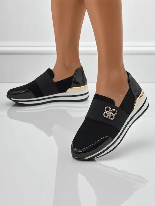 Resti Resti Women's slip-on shoes with Motill decoration