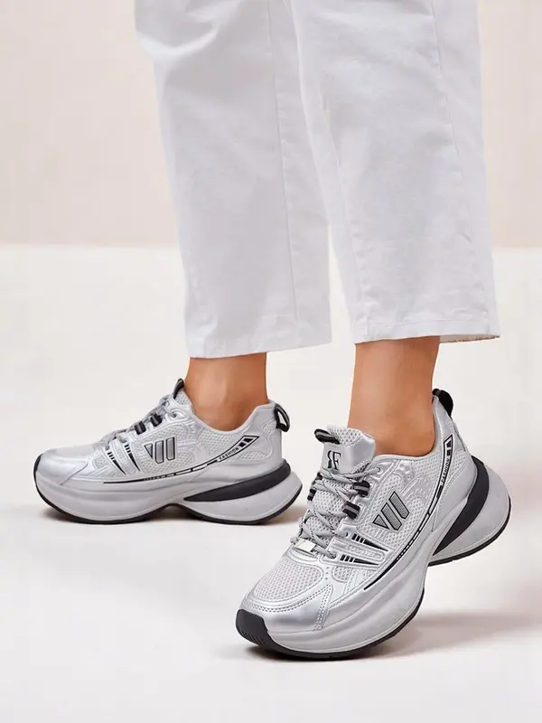 Resti Resti Women's sporty sneakers on a thicker sole Roality