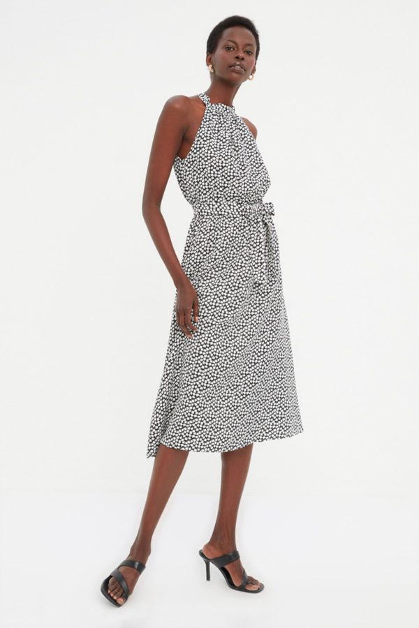 Trendyol Рокля с черен колан Trendyol