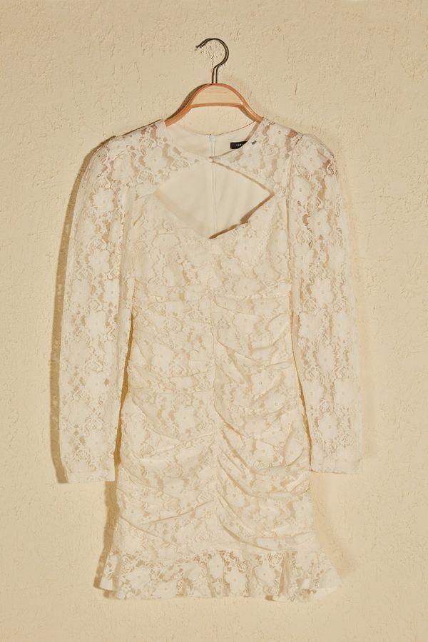 Trendyol Рокля Trendyol - Екрю - Bodycon