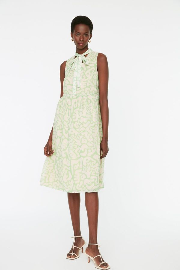 Trendyol Рокля Trendyol - Зелена - Basic