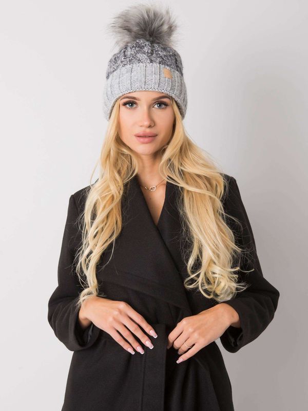 Fashionhunters RUE PARIS Grey insulated winter beanie with pompom
