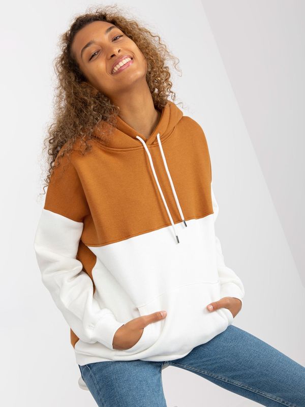 Fashionhunters RUE PARIS light brown and ecru basic kangaroo sweatshirt RUE PARIS