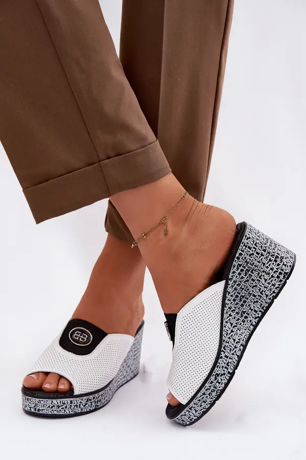 S. BARSKI S. BARSKI Кожени сандали на платформа с декорация