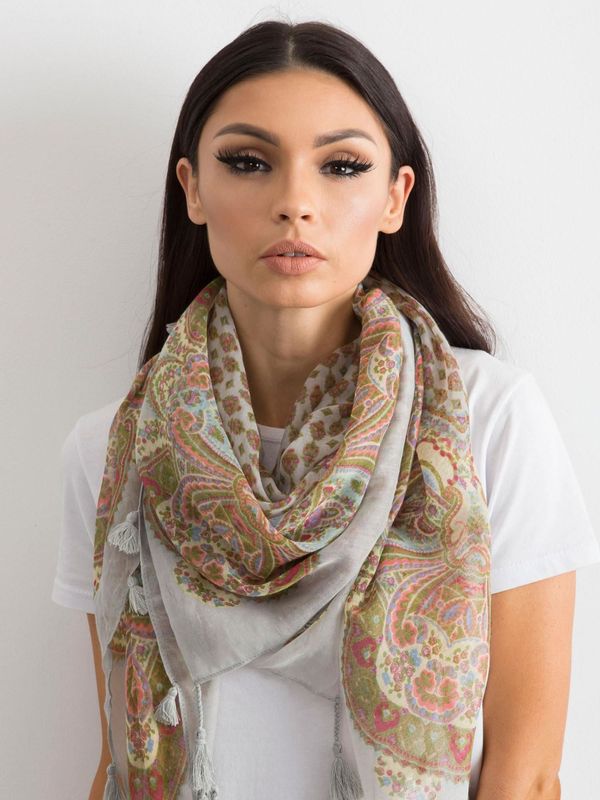 Fashionhunters Scarf with fringe and light grey print