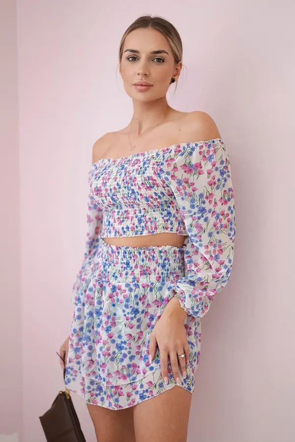 Kesi Set with beige flowers