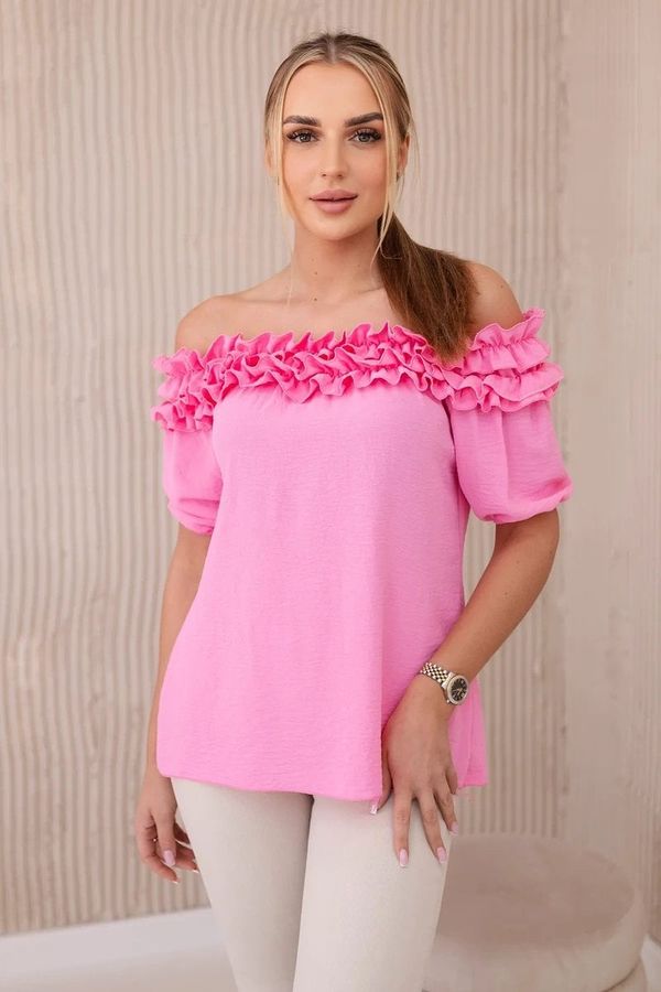 Kesi Włoski Spanish blouse with a small ruffle of light pink color