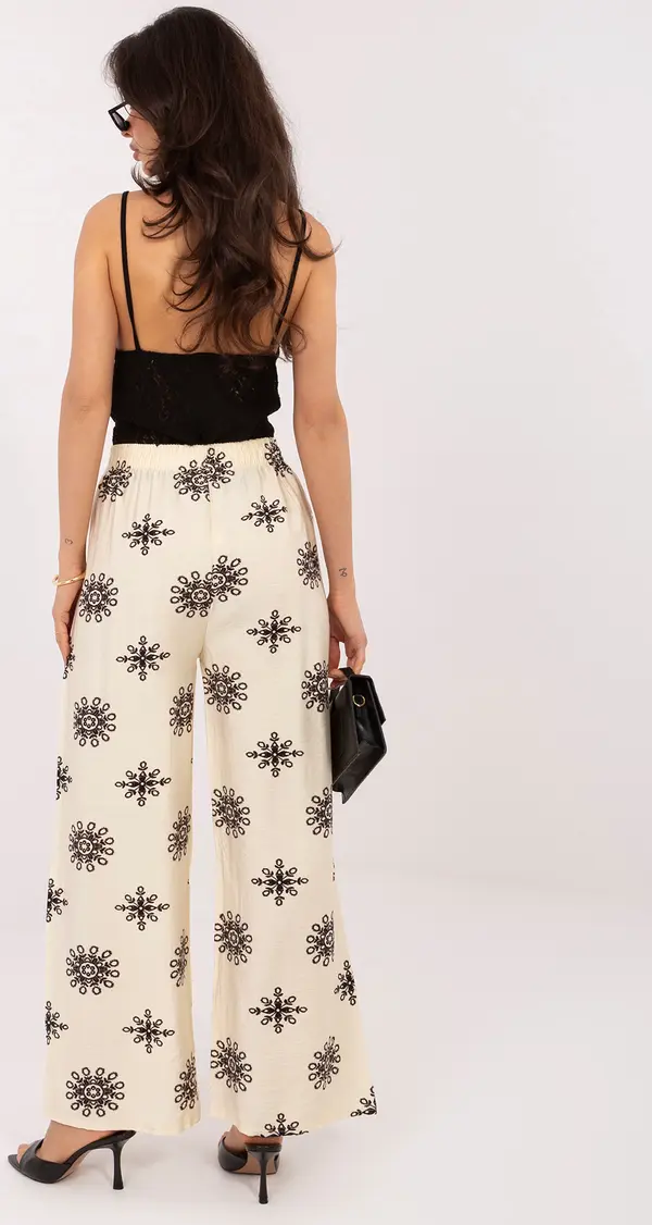 Italy Moda Светлобежови шарени панталони