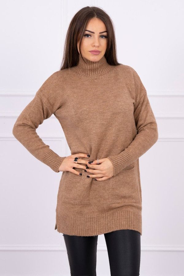 Kesi Sweater with camel stand-up collar