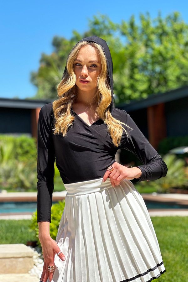 Trend Alaçatı Stili Trend Alaçatı Stili Woman's Black Hooded Double Breasted Sandy Blouse