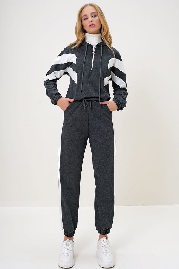 Trend Alaçatı Stili Trend Alaçatı Stili Women's Anthracite Hooded Half Zippered Sweatshirt and Elastic Leg Tracksuit Set