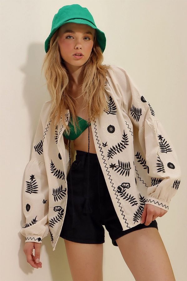 Trend Alaçatı Stili Trend Alaçatı Stili Women's Beige Big Collar Floral Patterned Embroidery Embroidered Linen Jacket