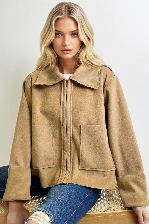 Trend Alaçatı Stili Trend Alaçatı Stili Women's Beige Shirt Collar Double Pocket Front Zippered Cashmere Jacket
