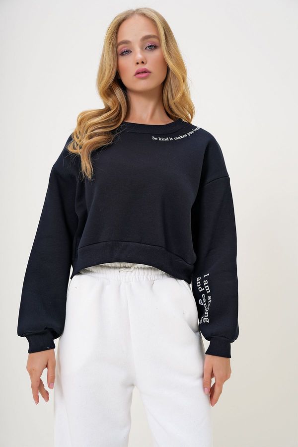 Trend Alaçatı Stili Trend Alaçatı Stili Women's Black Crew Neck Sleeve and Collar Print Detailed Three Thread Raised Sweatshirt