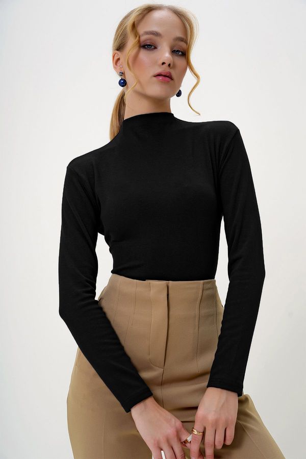 Trend Alaçatı Stili Trend Alaçatı Stili Women's Black Half Turtleneck Two Thread Blouse