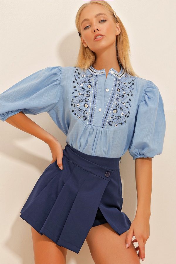 Trend Alaçatı Stili Trend Alaçatı Stili Women's Blue Bicycle Button Detailed Embroidered Blouse