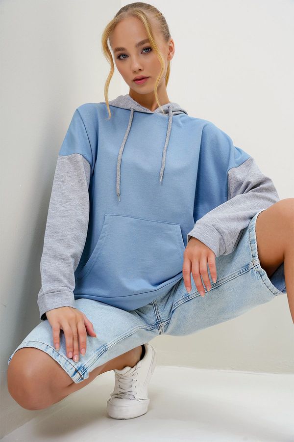 Trend Alaçatı Stili Trend Alaçatı Stili Women's Blue Inner Framed Color Block Oversized Hooded Sweatshirt