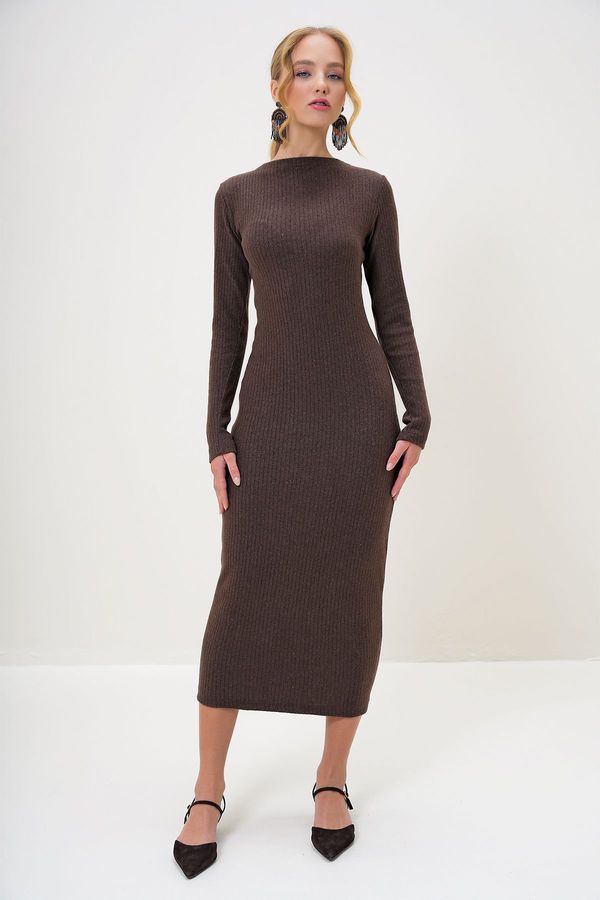 Trend Alaçatı Stili Trend Alaçatı Stili Women's Brown Crew Neck Long Sleeve Interlock Fabric Maxi Length Dress