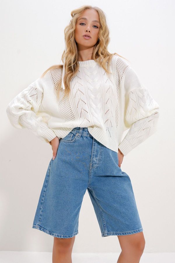 Trend Alaçatı Stili Trend Alaçatı Stili Women's Cream Crew Neck Knitted Patterned Knitwear Sweater